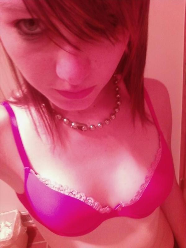 10P Kinky alternative chick strips naked while posing sexy