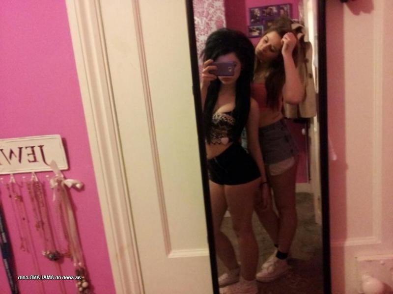 14P Collection of naughty scene girlfriends posing sexy on cam