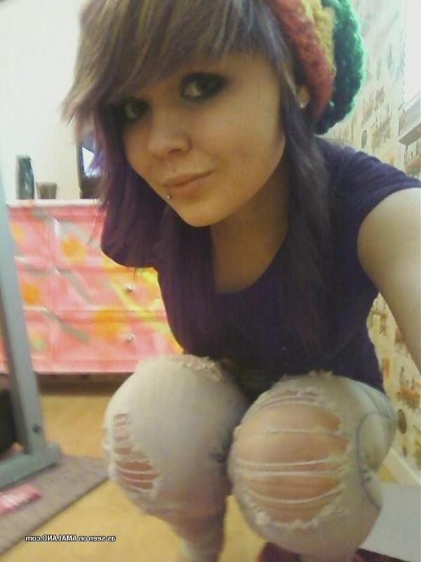 14P Collection of naughty scene girlfriends posing sexy on cam