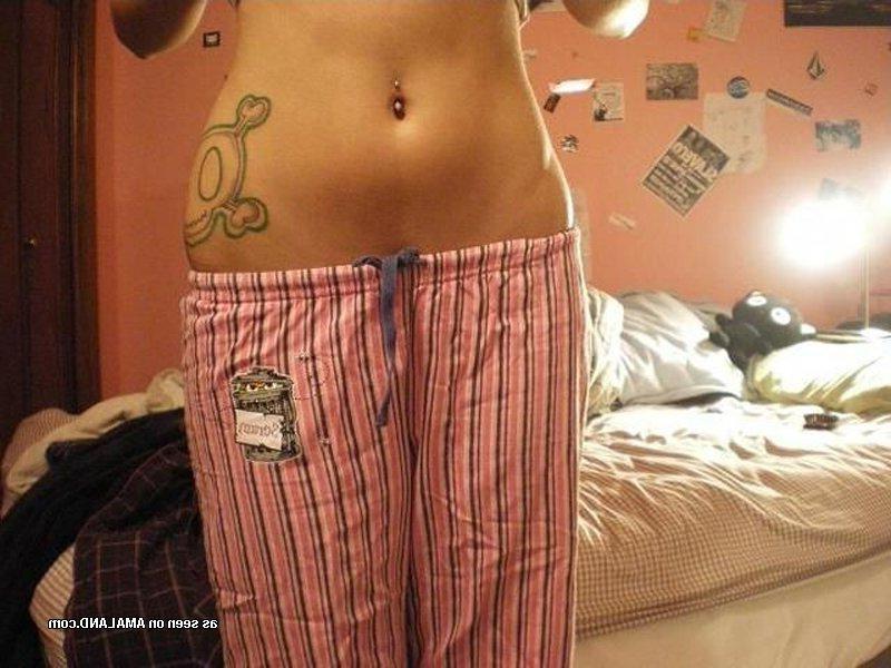 13P Hardcore pierced chick posing sleazy in hot selfpics
