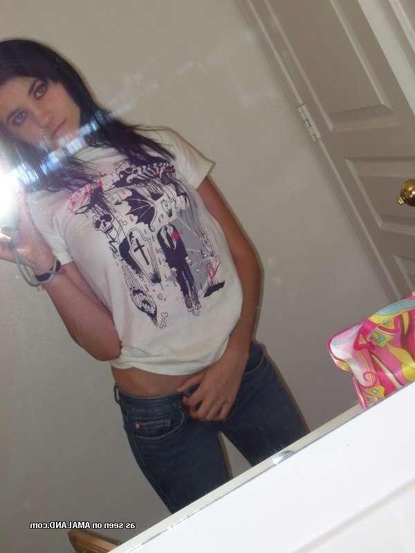 14P Girlfriend showing off her tight body while camwhoring