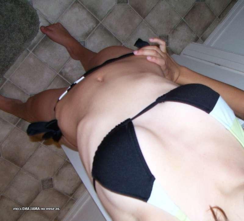 14P Girlfriend showing off her tight body while camwhoring