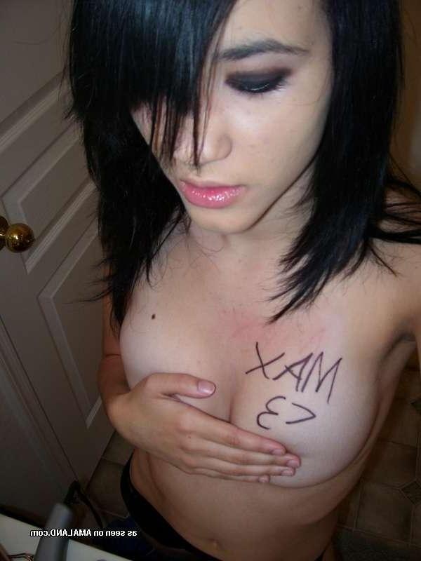 14P Girlfriend showing off her tight body while camwhoring