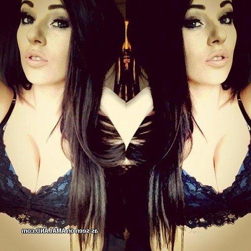10P Collection of lovely amateur scene babes posing sexy