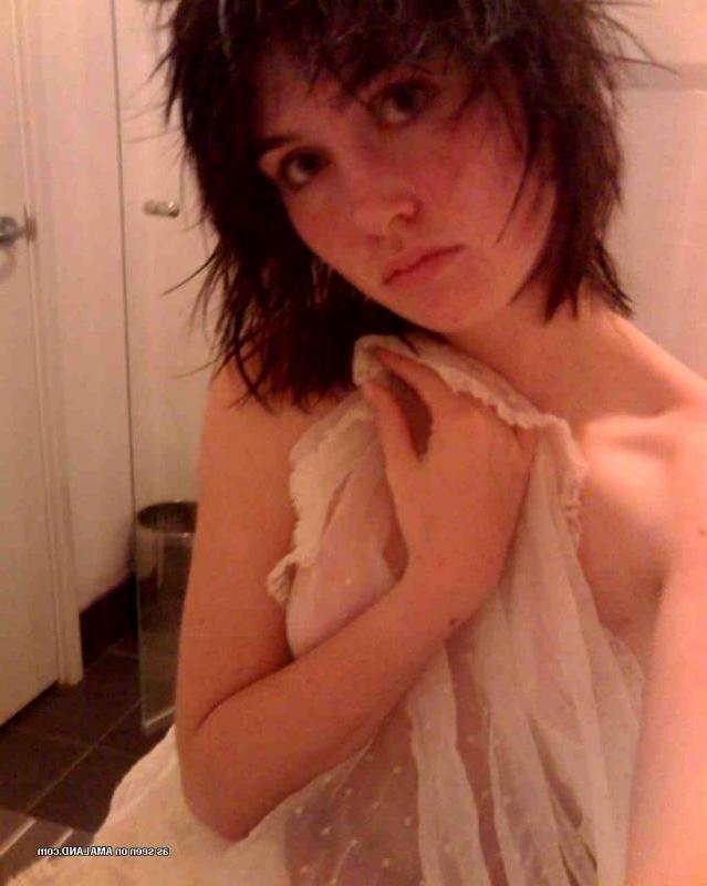 10P Babe flashing her perky breasts while selfshooting