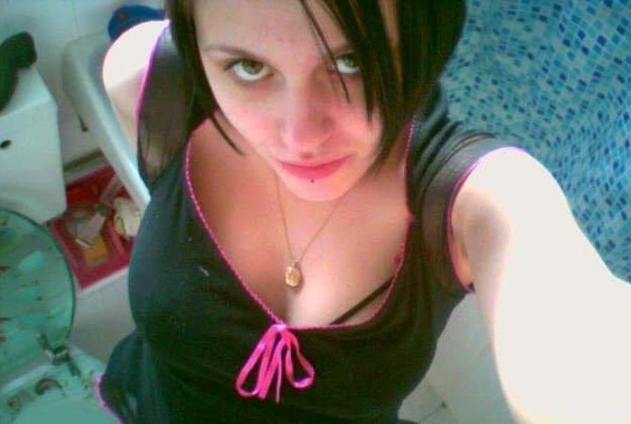 15P Mix of steamy hot amateur sexy scene chicks