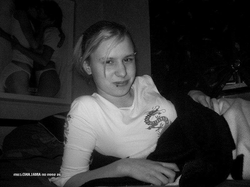 10P Sexy pierced chick displaying her fine breasts