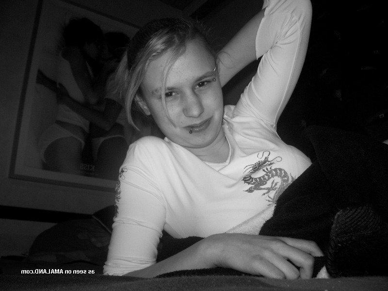 10P Sexy pierced chick displaying her fine breasts
