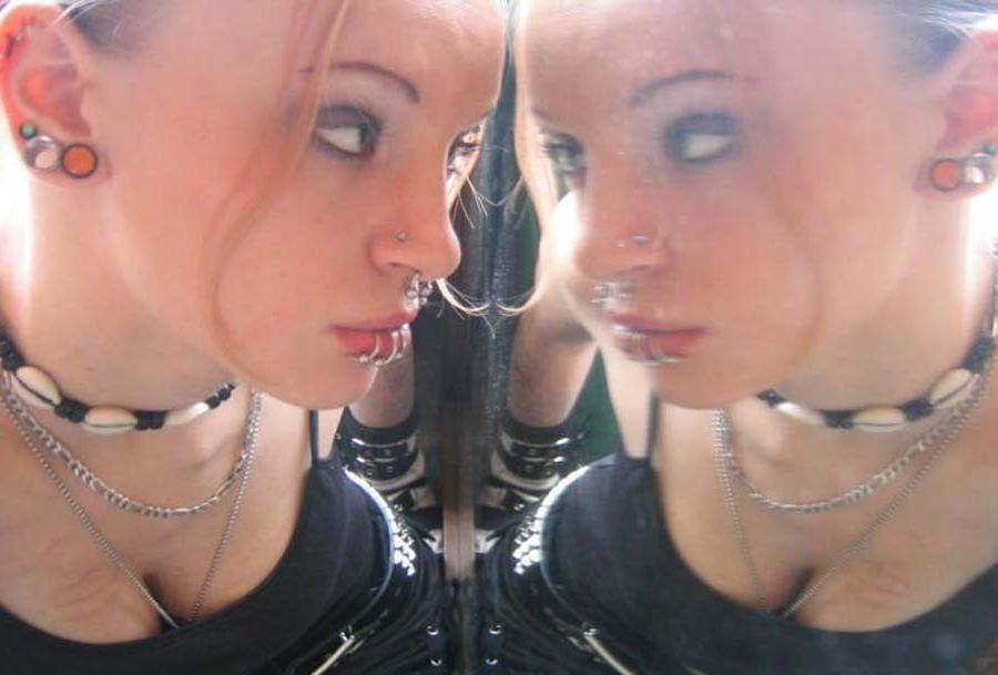 16P Picture set of an amateur hot punk rocker chick