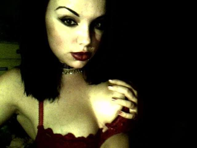 16P Goth chick stripping on webcam
