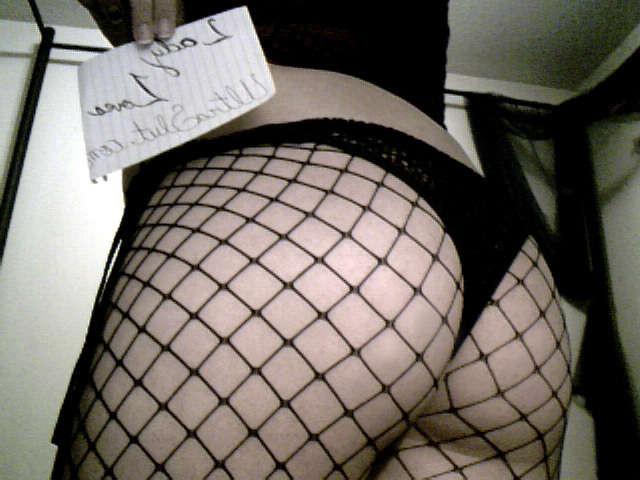 16P Goth chick stripping on webcam