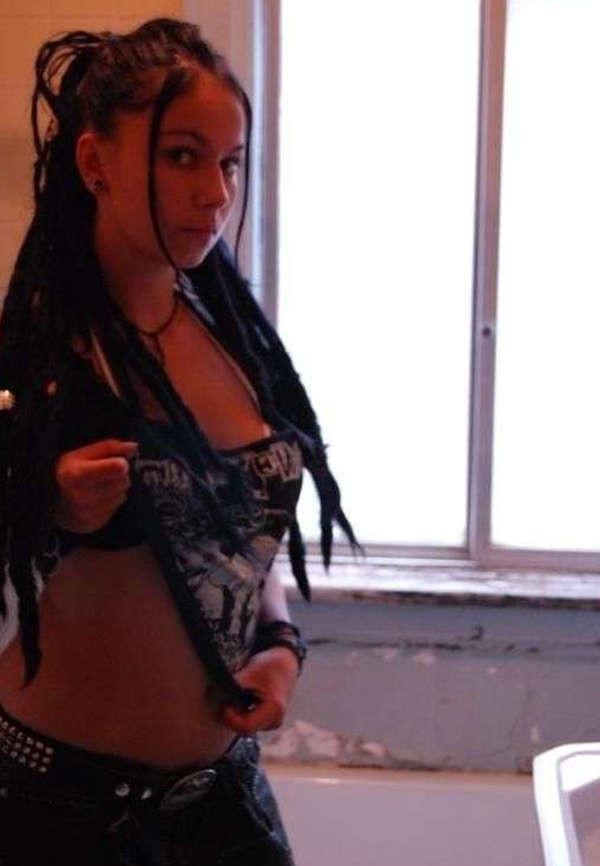 15P Pictures of a gorgeous punk rocker girl