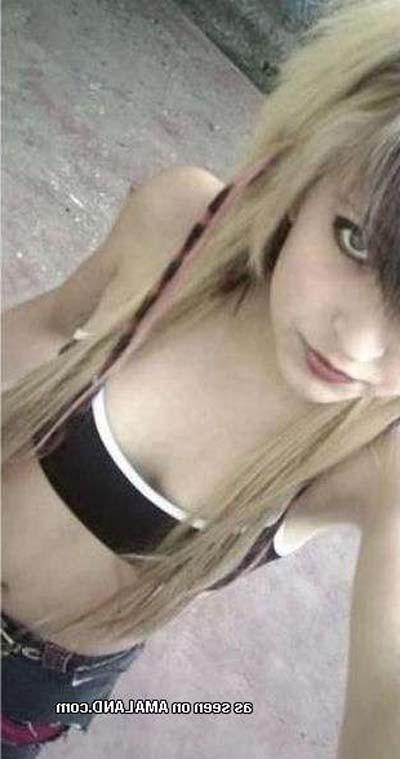 15P Collection of rocker chicks' nice and hot selfpics