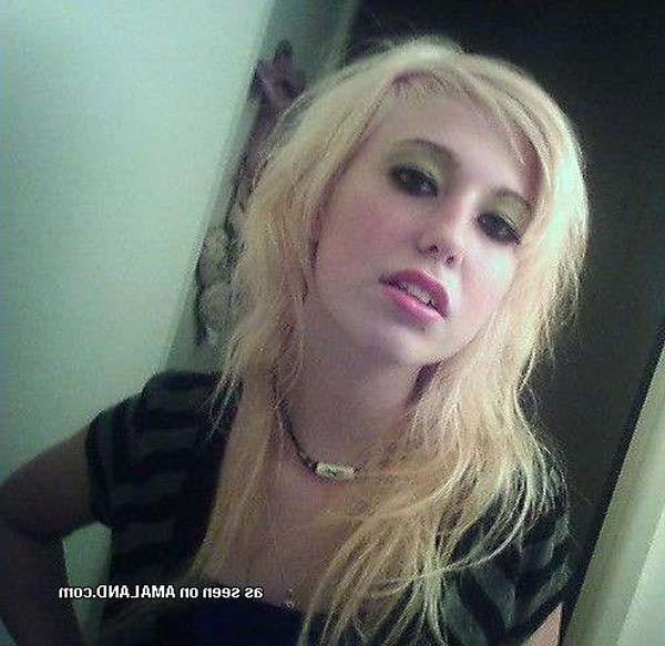 15P Collection of rocker chicks' nice and hot selfpics