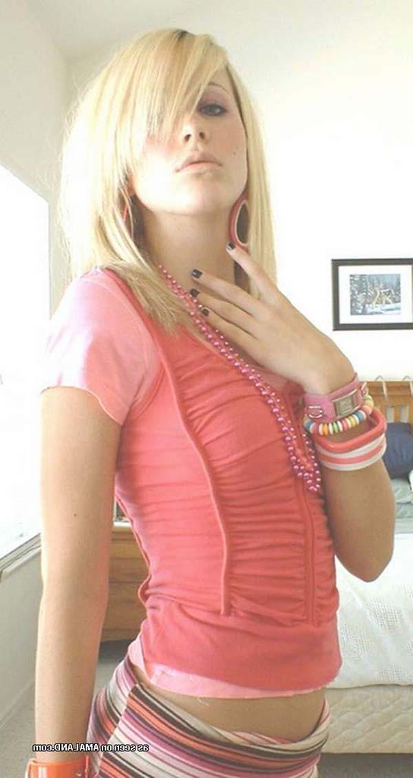 15P Collection of rocker chicks' nice and hot selfpics