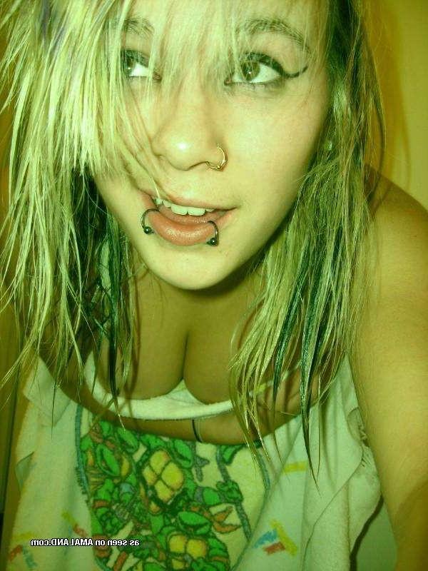 15P Collection of rocker chicks' nice and hot selfpics