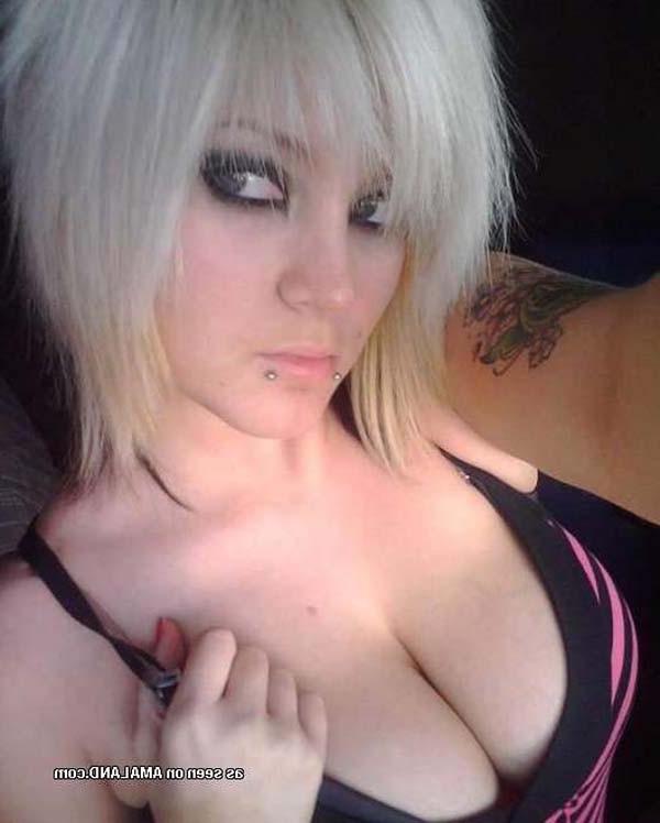 15P Collection of rocker chicks' nice and hot selfpics