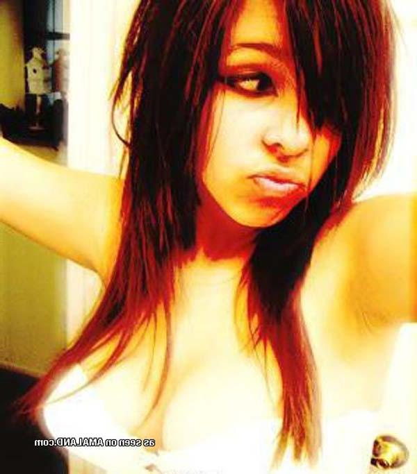 16P Pictures of a camwhoring busty sexy scene GF