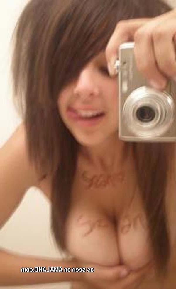 16P Pictures of a camwhoring busty sexy scene GF