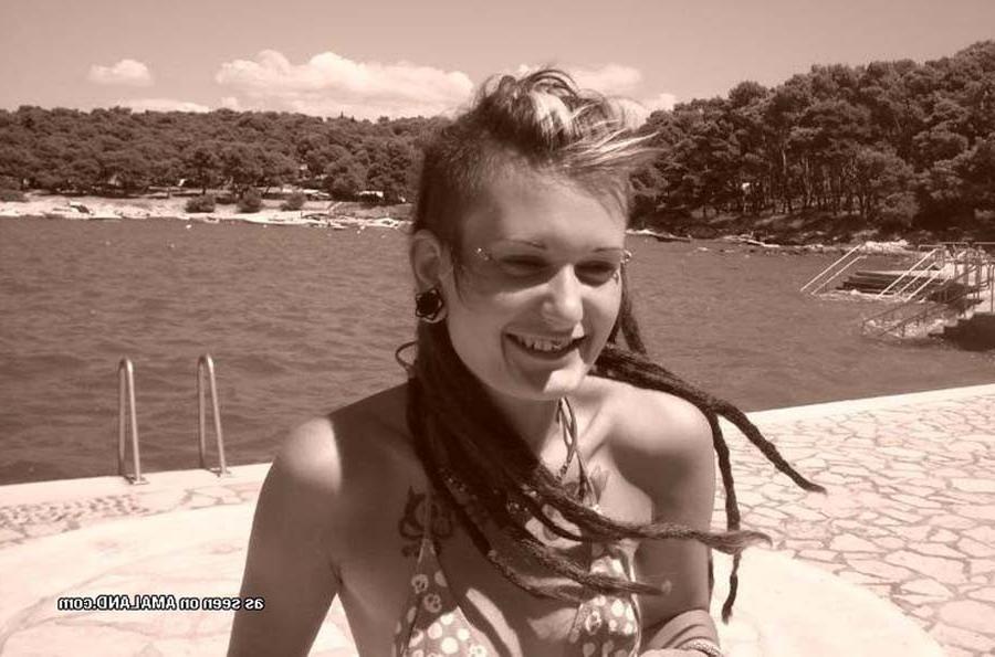 15P Collection of hot selfpics of alternative girlfriends