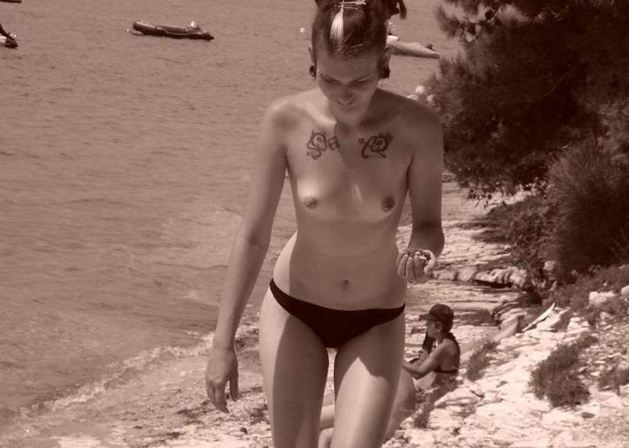 15P Collection of hot selfpics of alternative girlfriends