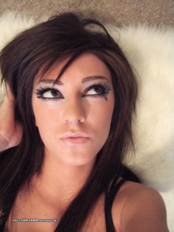 16P Nice collection of a hot rocker chickâ€™s selfpics