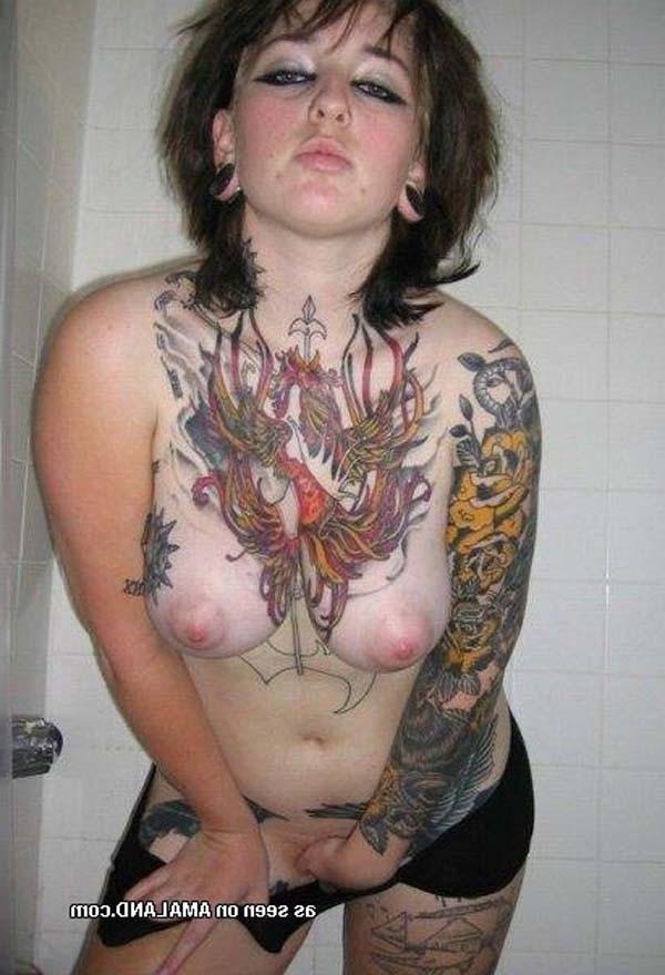 16P Pictures of scene babes showing off their tats and piercings