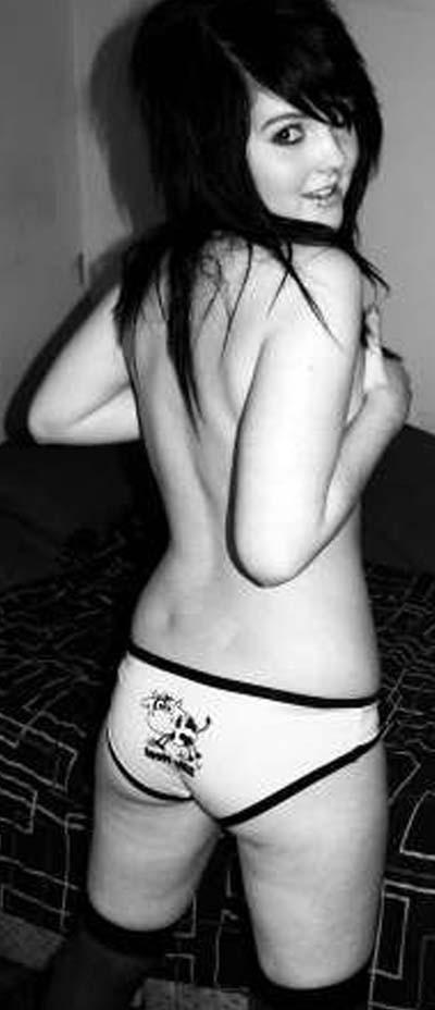 16P Pictures of scene babes showing off their tats and piercings