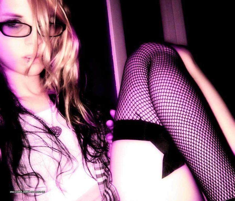 15P Picture gallery of amateur scene hotties