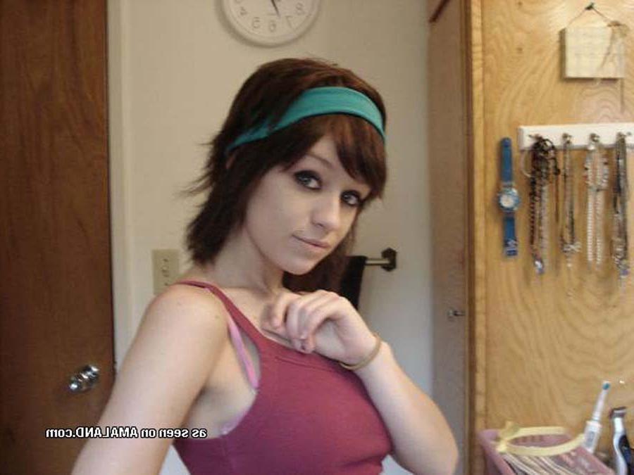 15P Picture gallery of amateur scene hotties