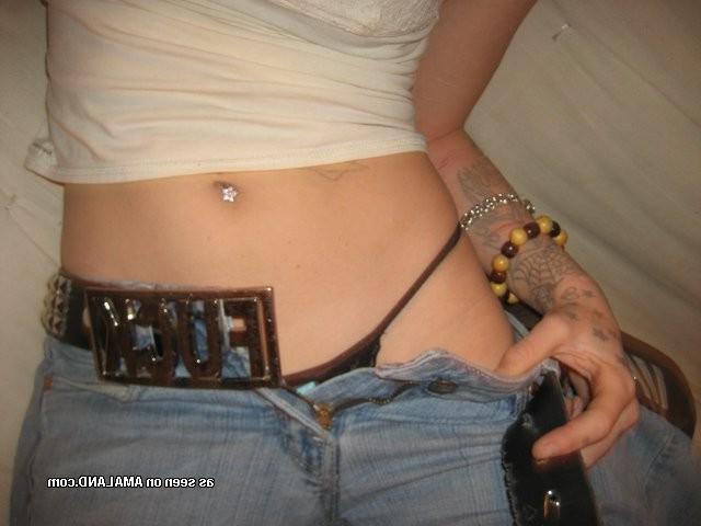 15P Hot collection of a wild rocker babe's selfpics