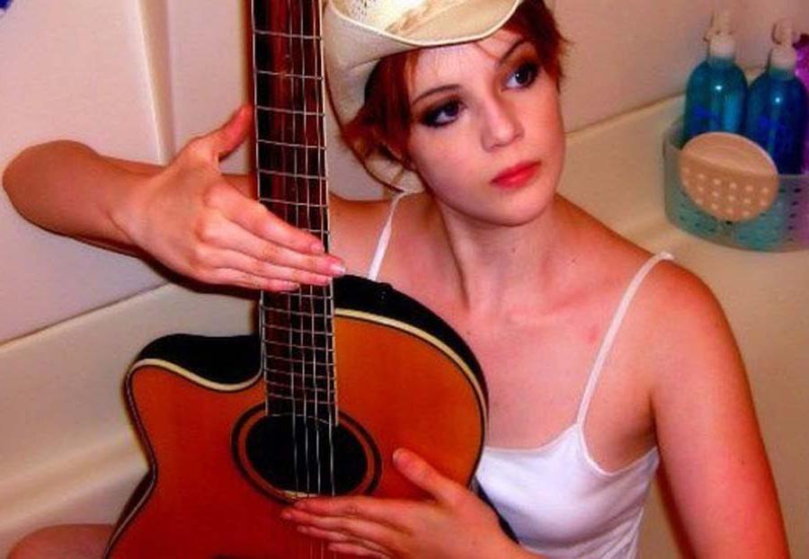 16P Picture gallery of a group of alternative hotties