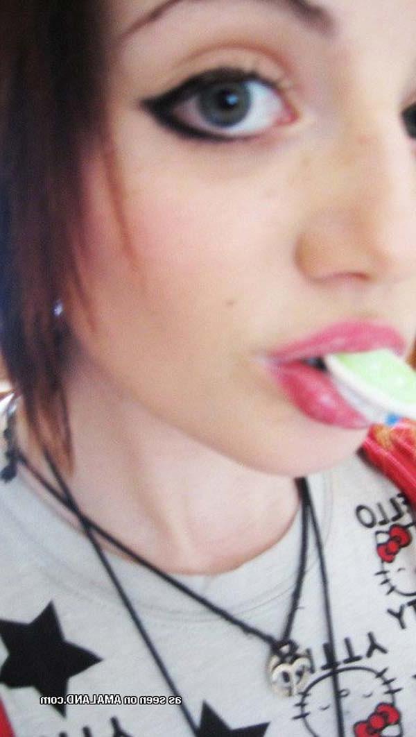 16P Picture gallery of a group of alternative hotties