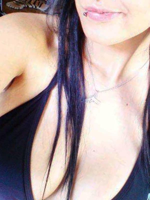 16P Hot collection of selfpics of an amateur groupie babe