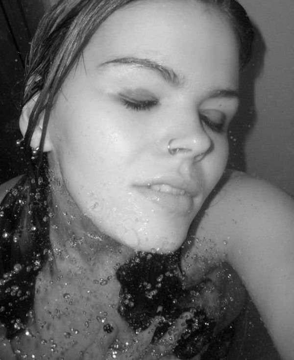 15P Black and white pictures of scene GF Teri