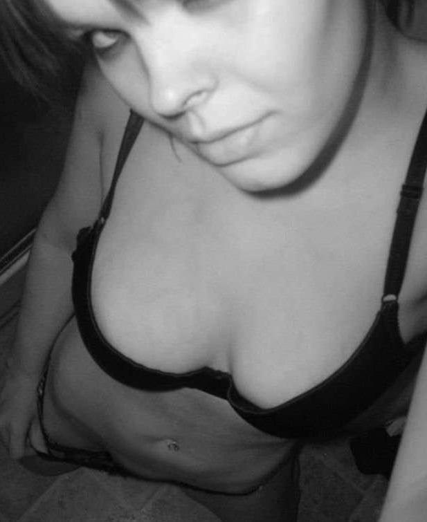 15P Black and white pictures of scene GF Teri