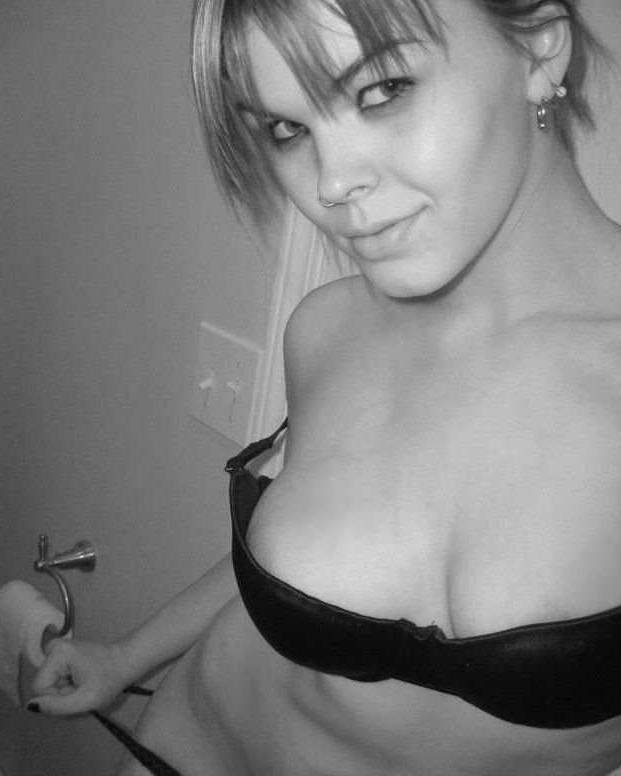 15P Black and white pictures of scene GF Teri