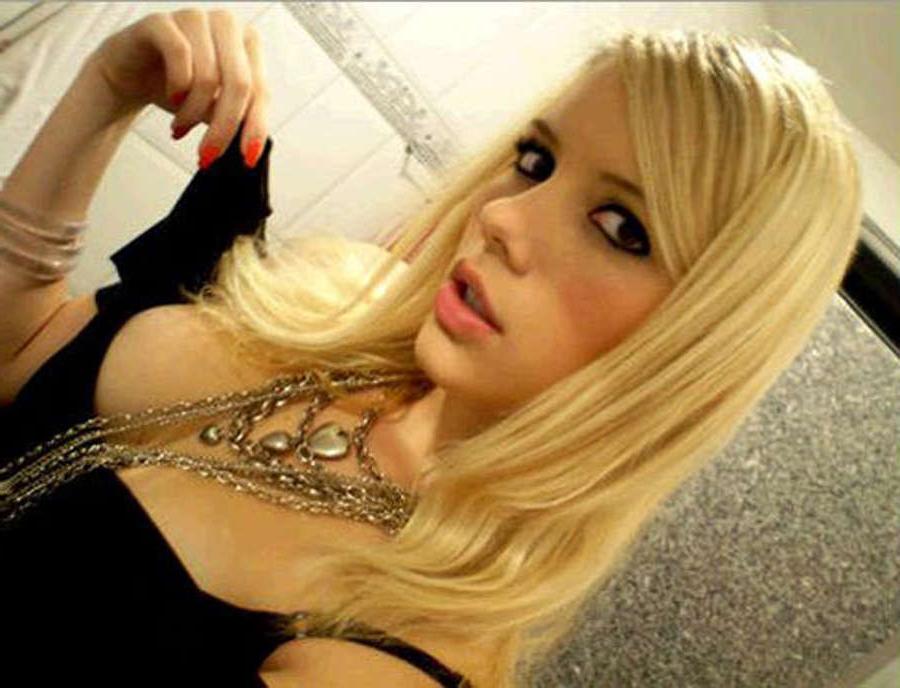 15P Gorgeous scene babes