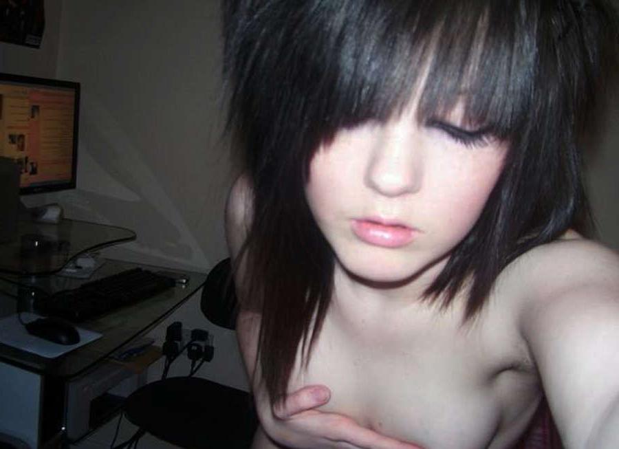 15P Pictures of sexy amateur scene bitches