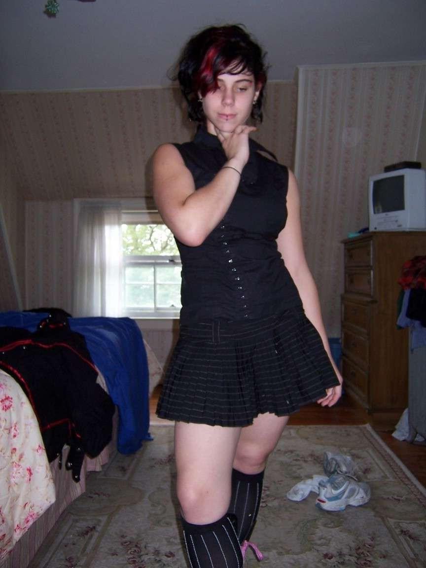 15P Shots of a posing goth chick