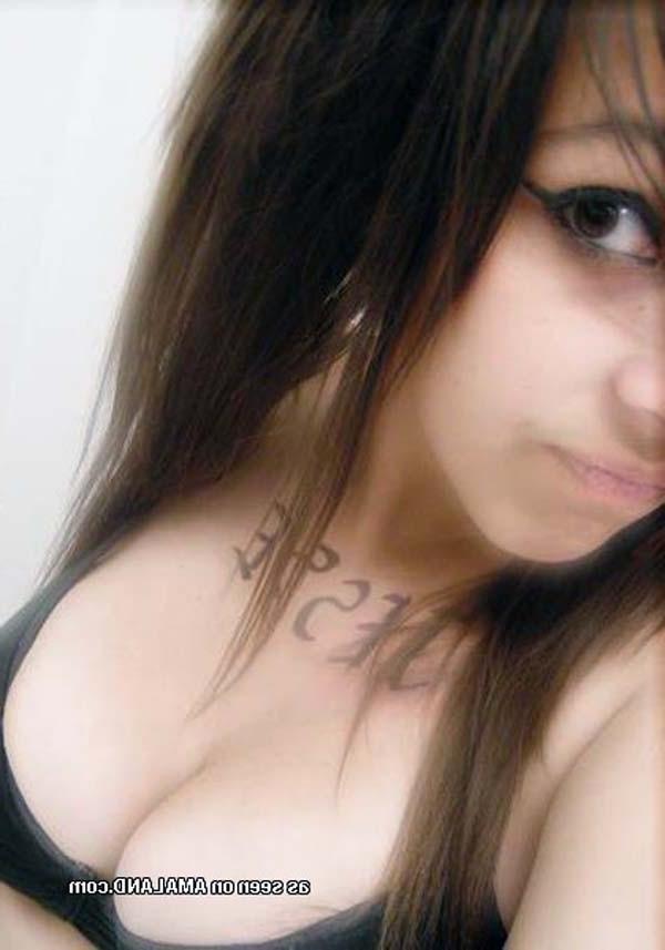 15P Photo set of a group of hot alternative babes