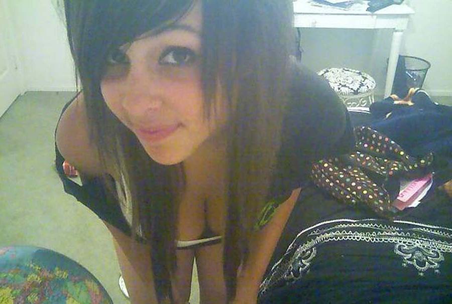 15P Photo set of a group of hot alternative babes