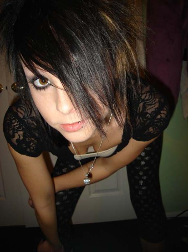 15P Pictures of hot and sexy scene babes