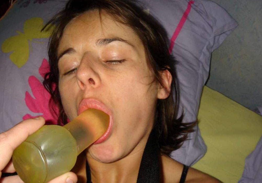 15P Pictures of a chick sucking, fucking, and getting cum facial