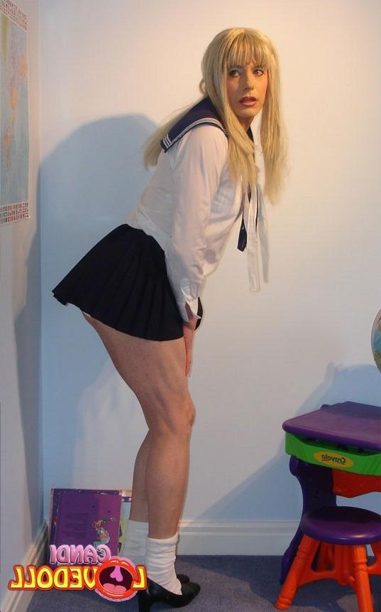 15P Naughty blonde tranny