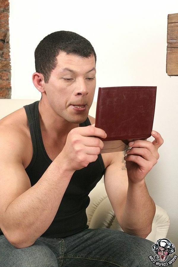 15P Transvestite getting dolled up