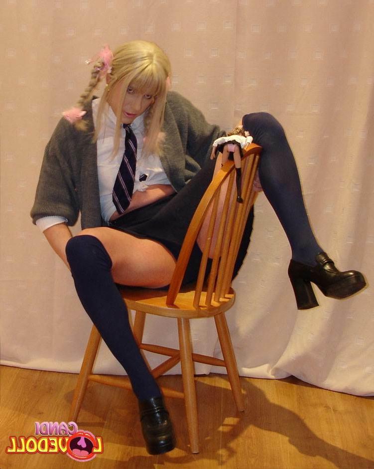 15P Tranny dressed as a schoolgirl shows her dick