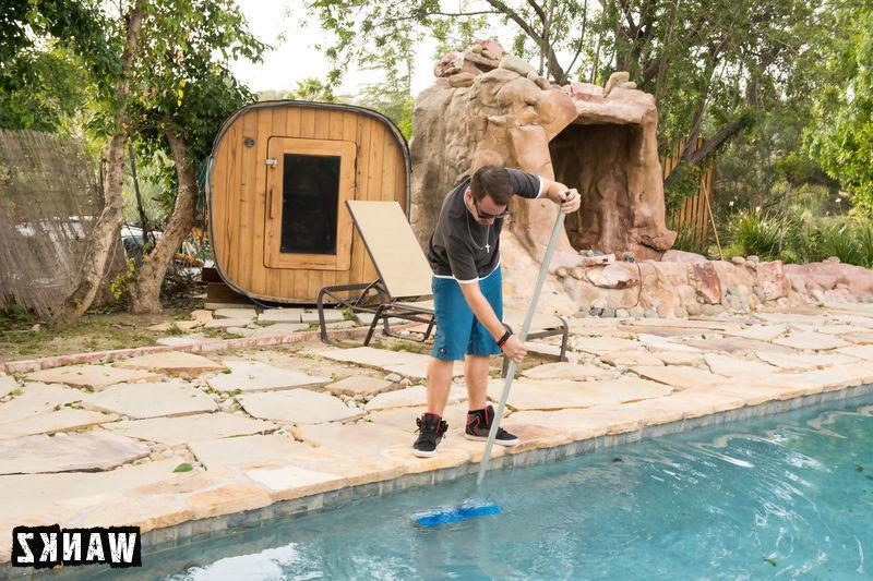 25P Excited Pool Guy Leaves Huge Creampie Inside Kacy Lane