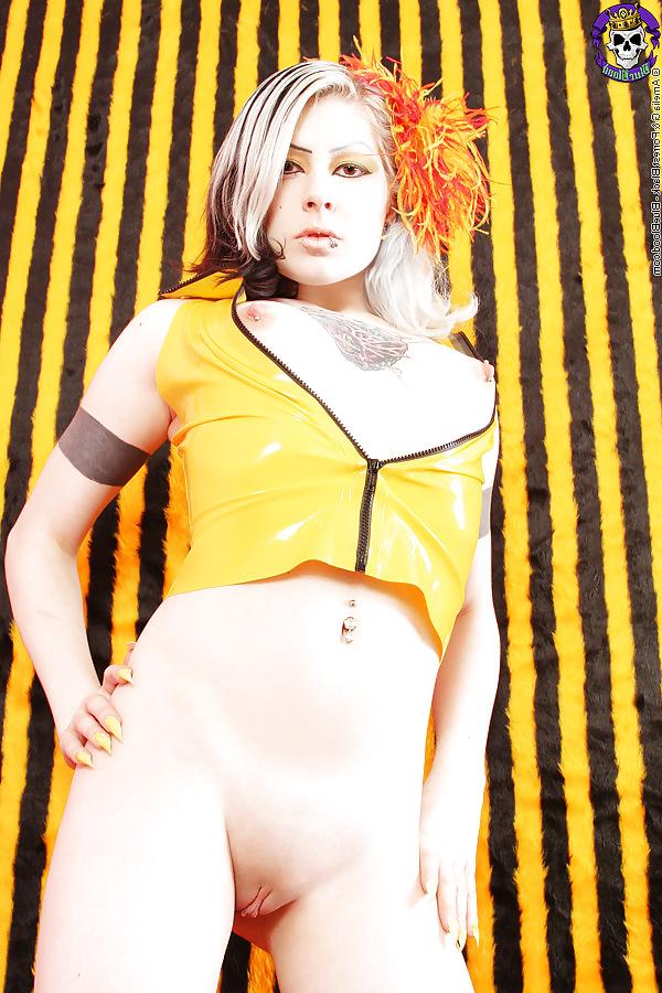 18P Young Emo Cutie in Latex