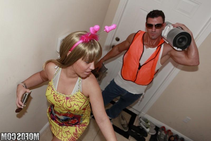 16P Sexy babe gets nailed by a stripper at a party